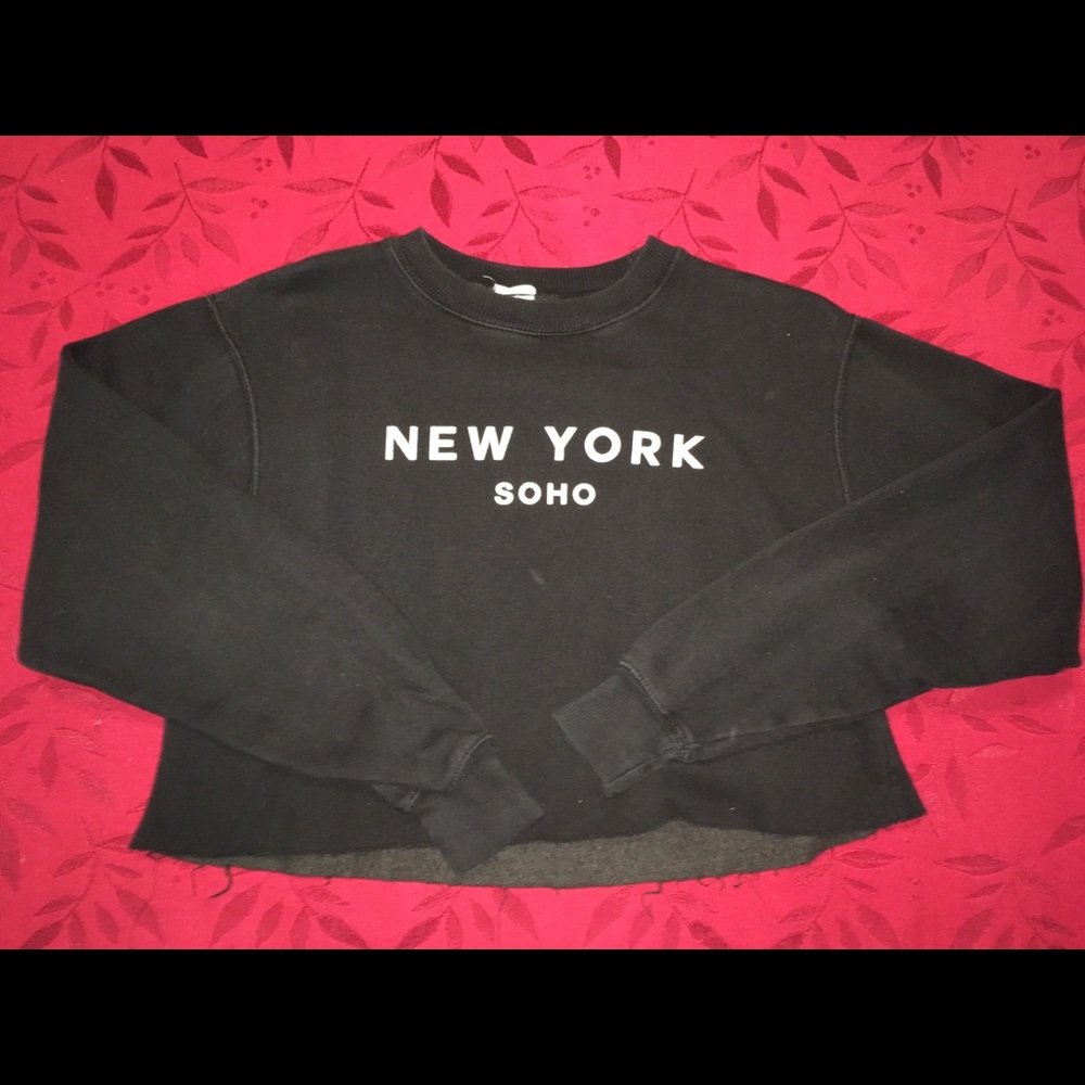 Brandy Melville NY Soho Cropped Sweater